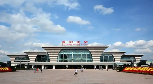 贵阳北站西广场要收停车费了